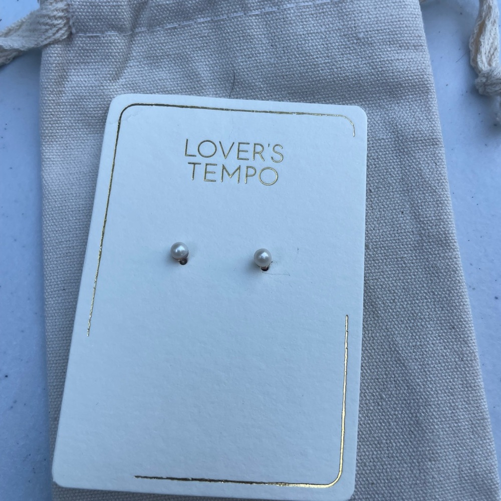 Lovers Tempo Pearl Studs